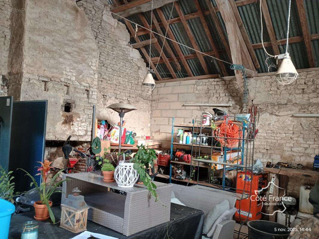 Maison à MONTIGNY-LE-FRANC