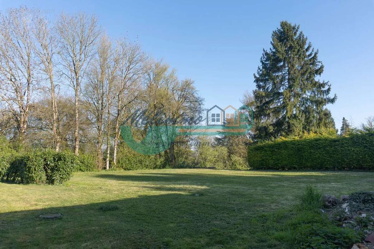 Maison à SOUGERES-EN-PUISAYE