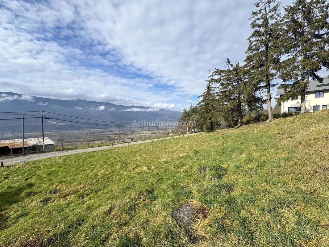 Terrain à SERRIERES-EN-CHAUTAGNE