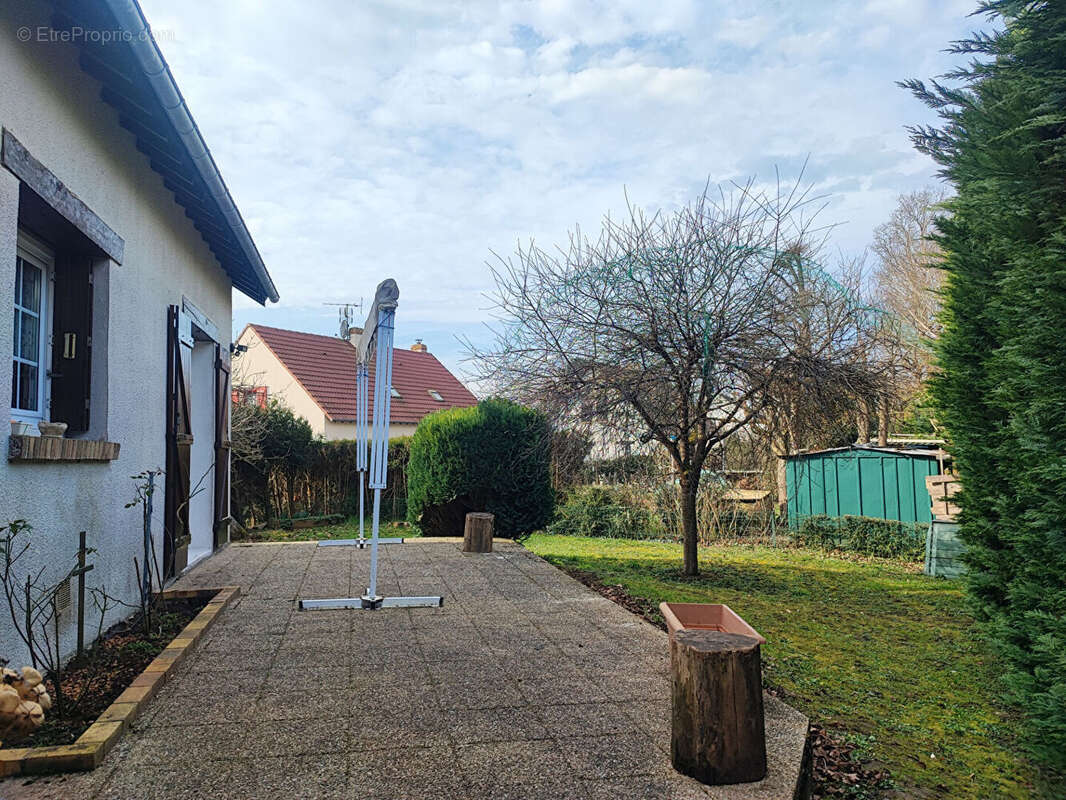 Maison à SAINT-JEAN-DE-BRAYE