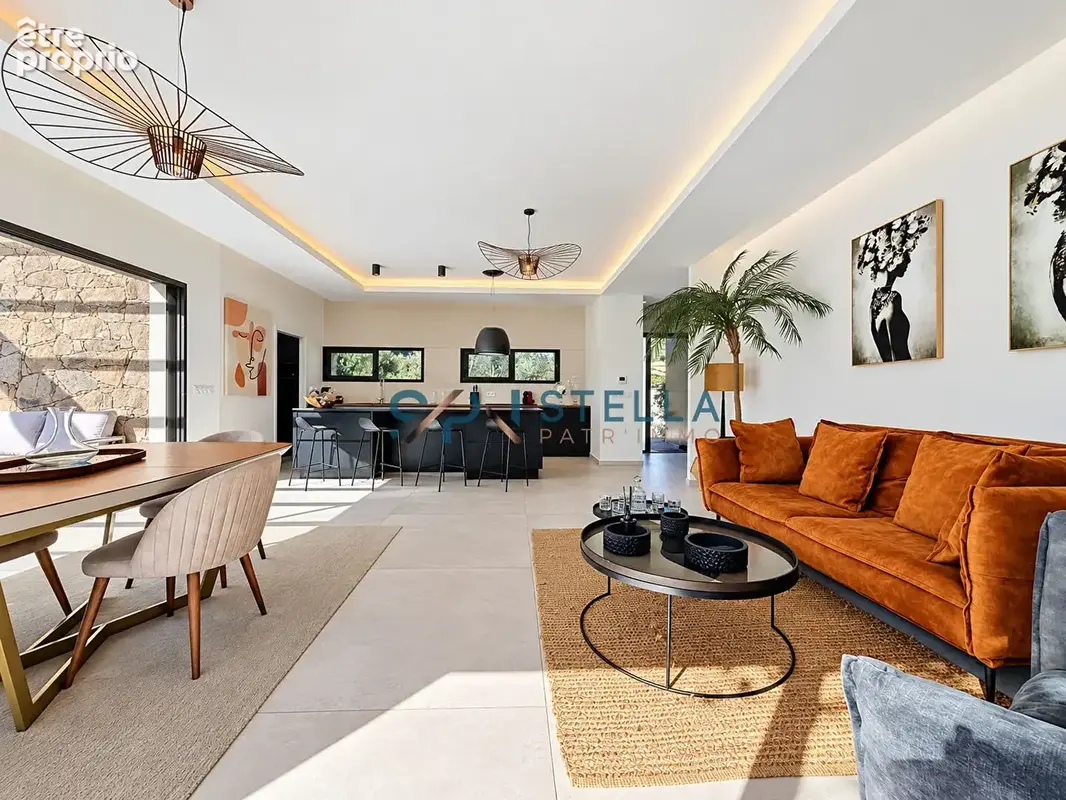 Villa de standing -135 m²  - Prestations raffinées, piscine et intimité absolue - photo 8