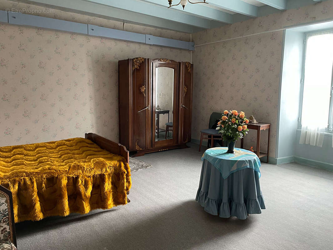 Maison à ANGLES-SUR-L&#039;ANGLIN