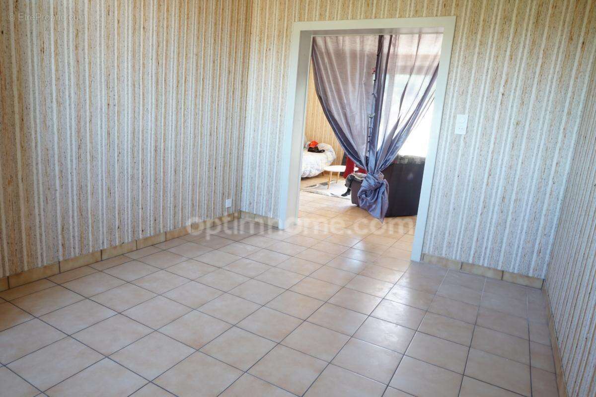 Appartement 3 pièces avec grand balcon et cave à NAVENNE - photo 6