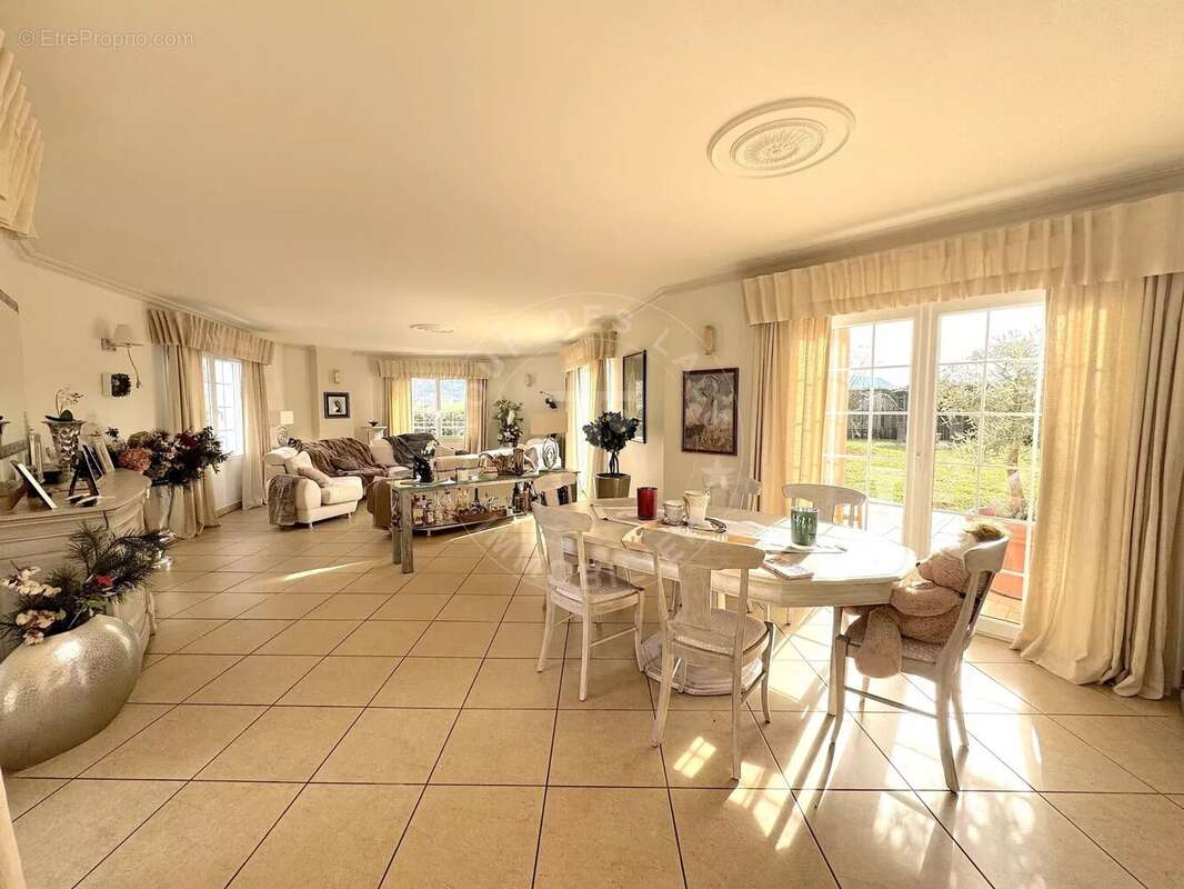 Appartement à CHAPEIRY