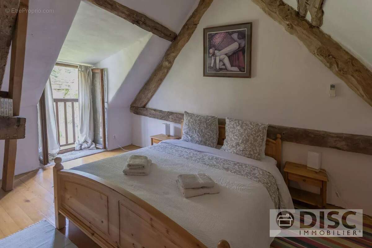 Magnifique propriété composé de quatre gîtes autour d'une cour, grande piscine et jardin. - photo 30