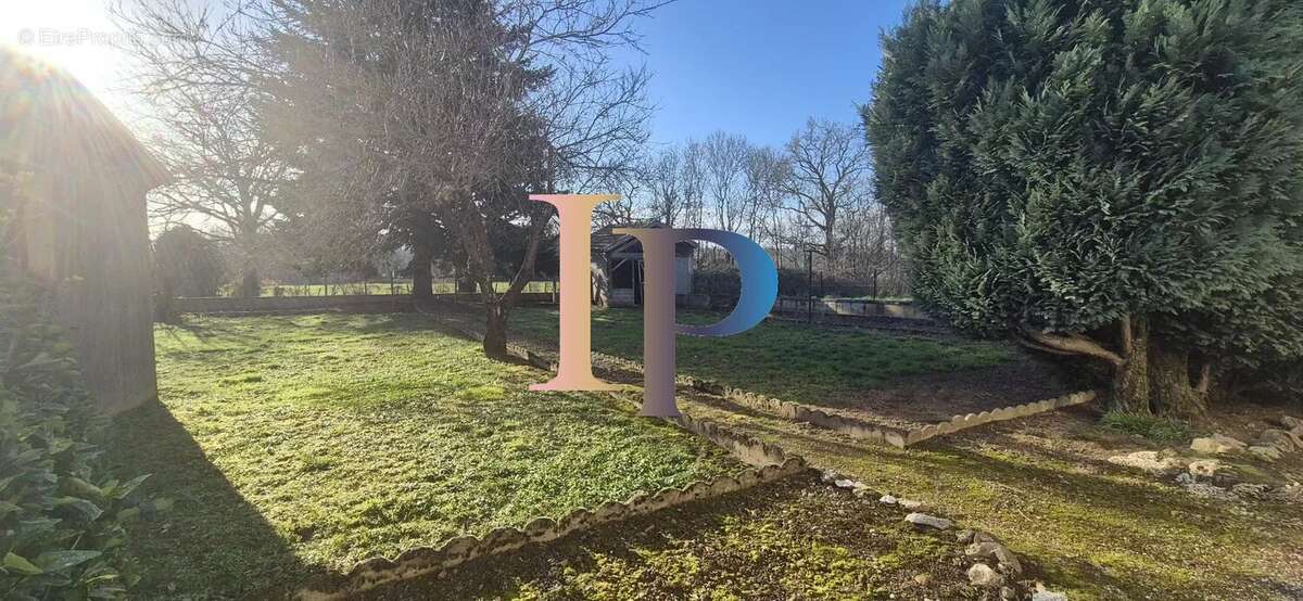 Maison à POUILLY-SOUS-CHARLIEU