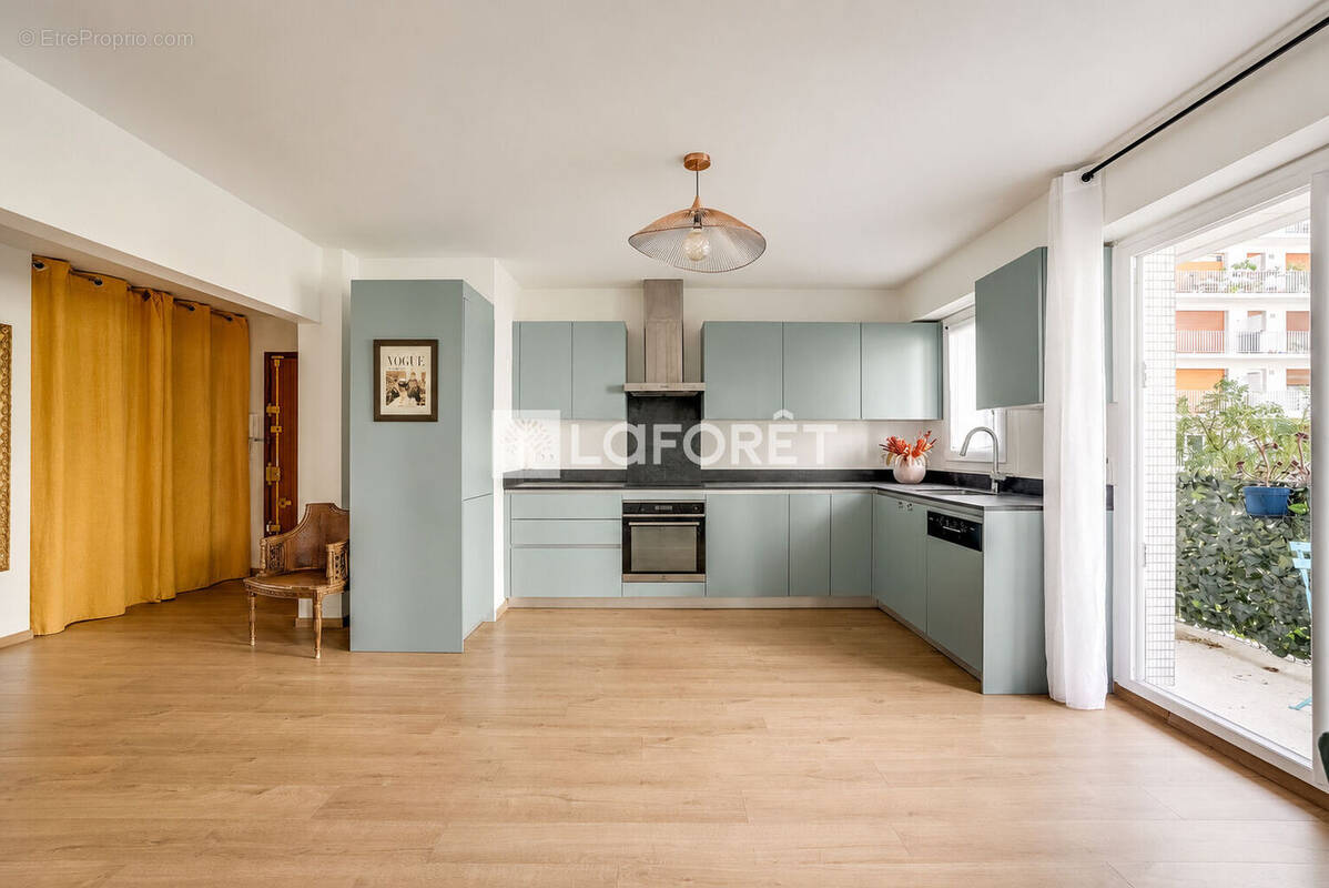 Appartement à PARIS-15E