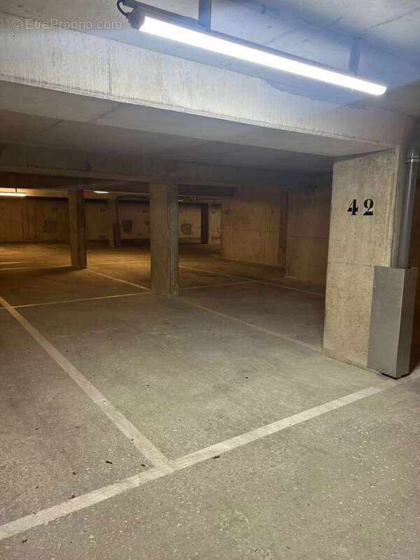 Parking à RUEIL-MALMAISON