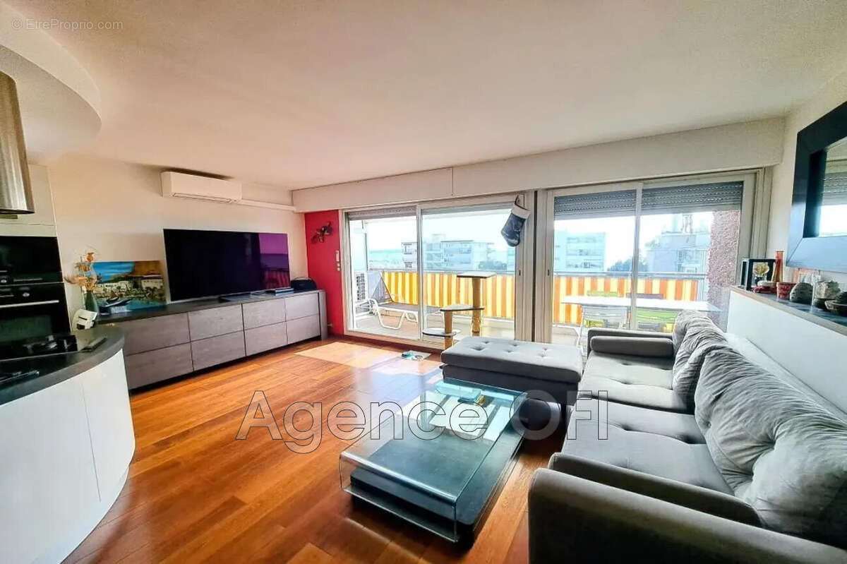 Appartement à VALLAURIS