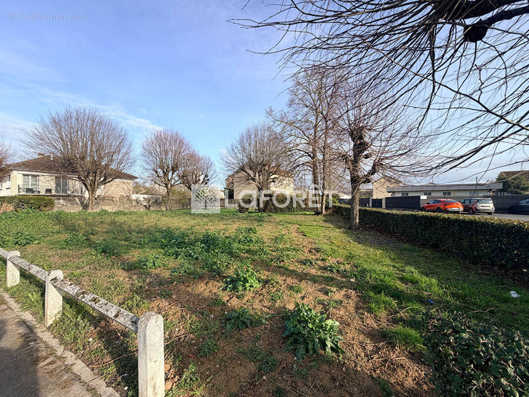 Terrain à CHALONS-EN-CHAMPAGNE