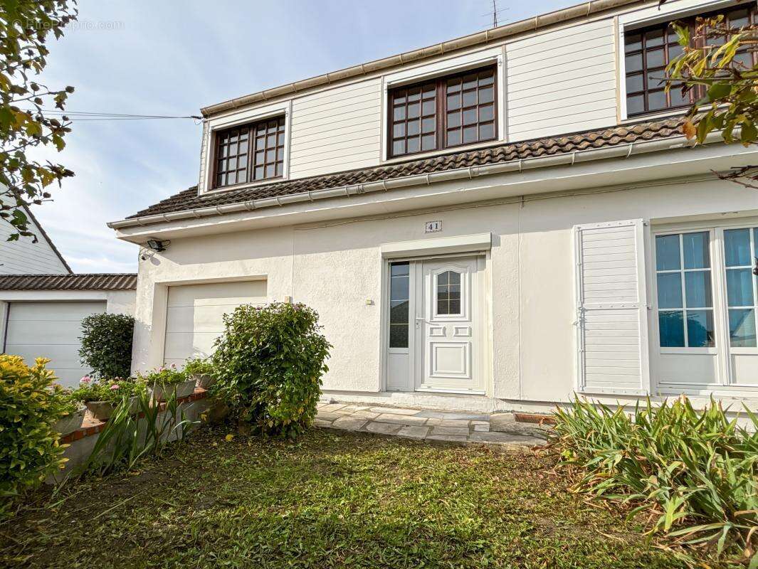 Maison à SAINT-JEAN-DE-BRAYE