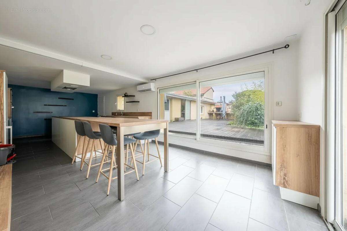 Maison à AMBARES-ET-LAGRAVE