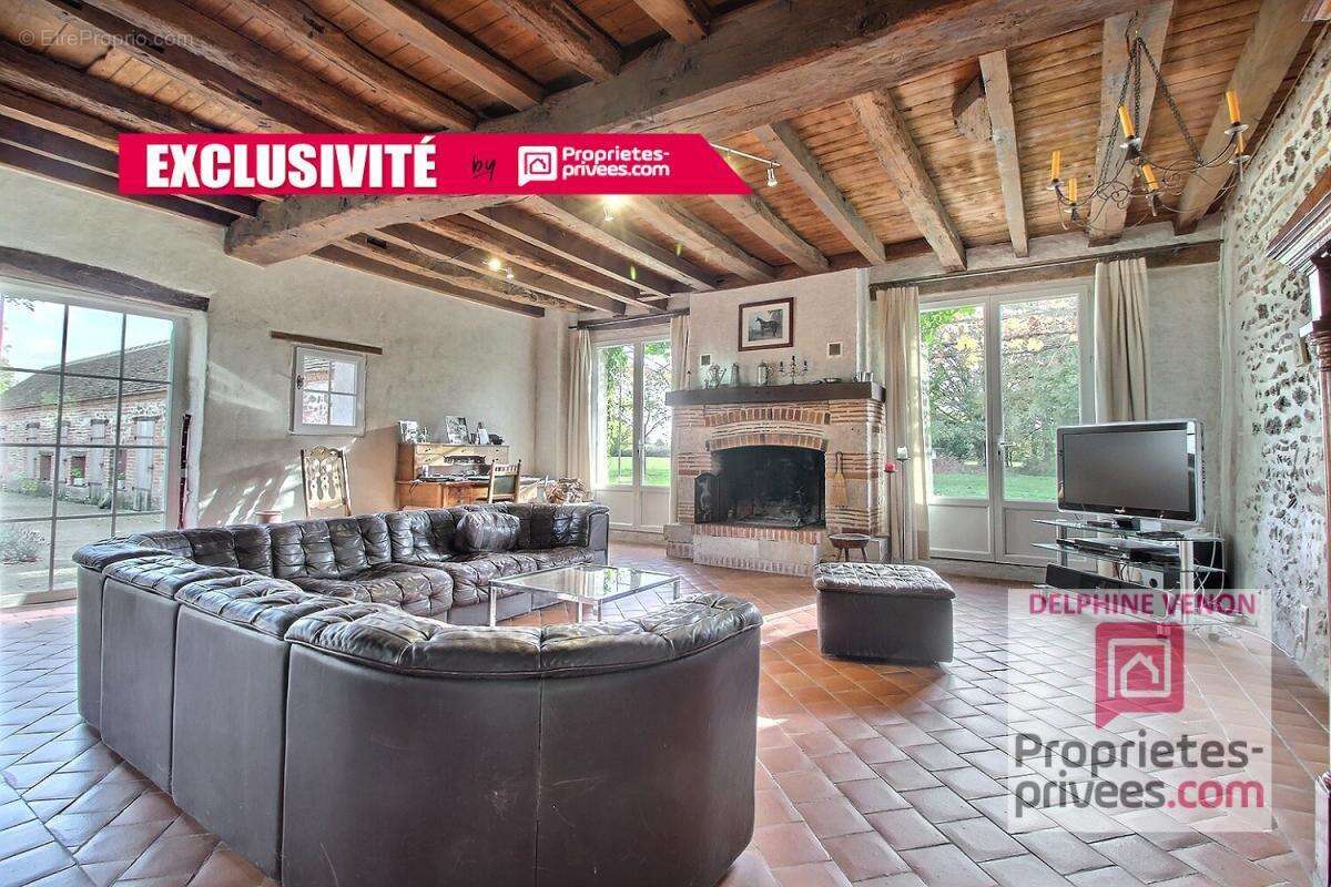 Exclusivité - Propriété avec beaucoup de cachet proche de Tigy ; Longère, Ecuries, piste d'entrainement, prés, bois et plan d'ea - photo 3