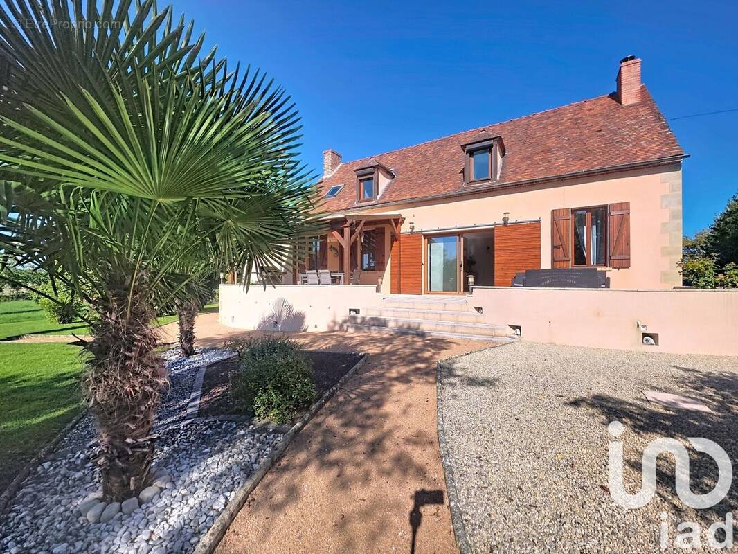 Photo 1 - Maison à BESSON