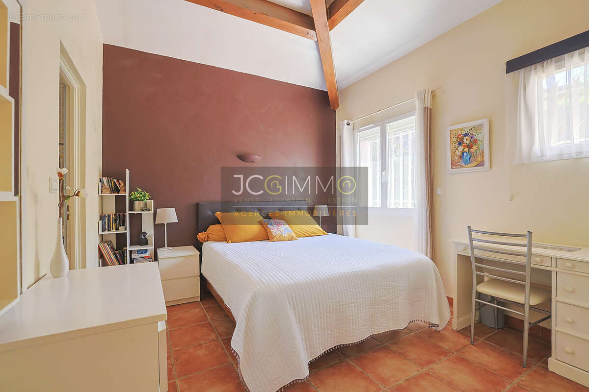 Villa provençale de 166 m2 avec piscine, pool house et annexes - La Crau / Les Sauvans - photo 14