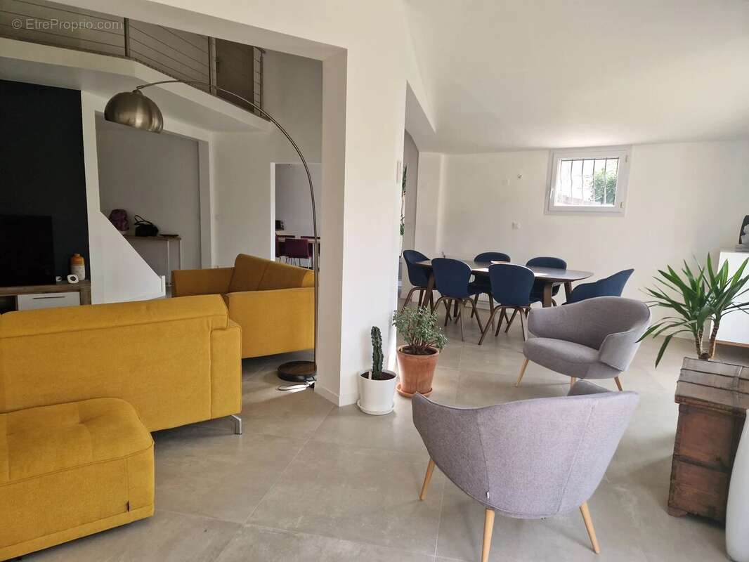 Maison à VOISINS-LE-BRETONNEUX