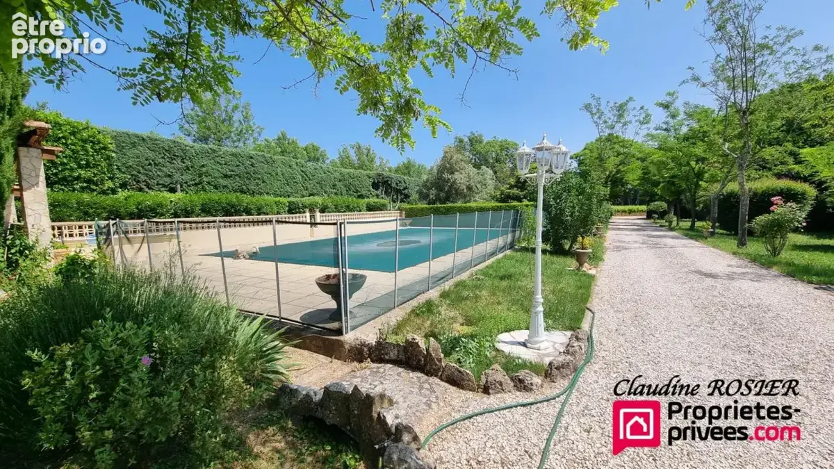 Besse Sur Issole Propriété 9 pièce(s) 237 m2 piscine terrain clos - photo 4