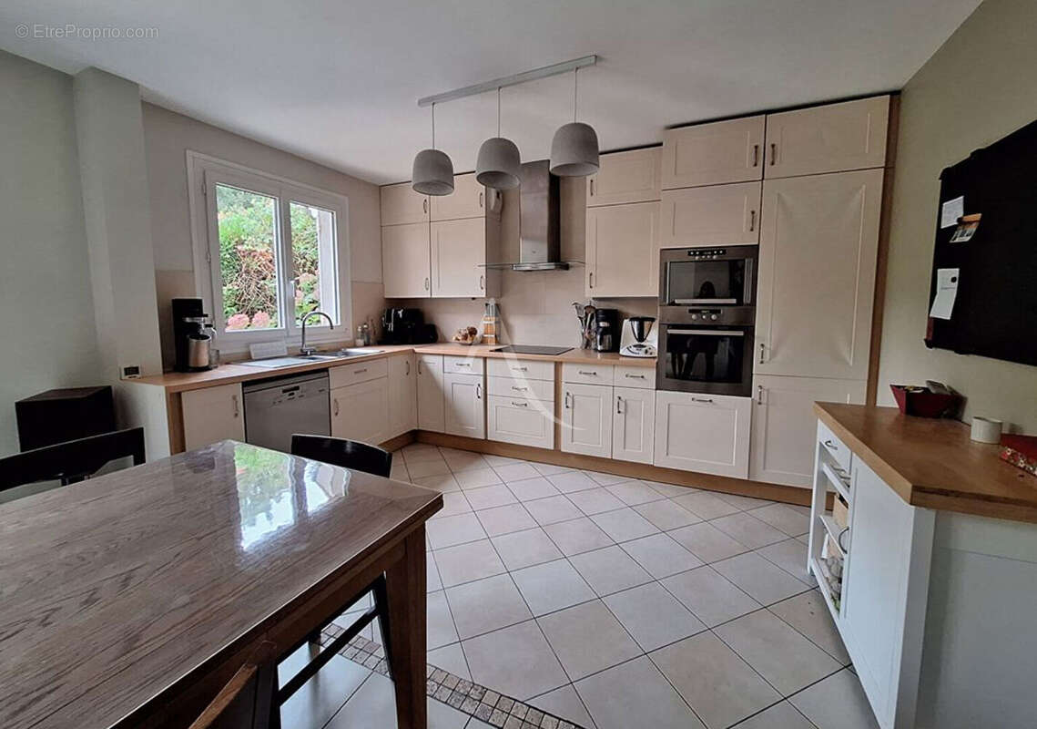 Maison à BURES-SUR-YVETTE