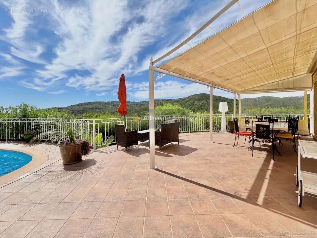 Maison à LES ISSAMBRES