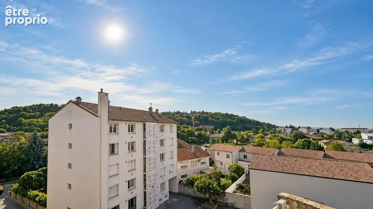 Valence - T4 de 63 m² - deux balcons - cave - garage privatif - parking collectif - photo 8