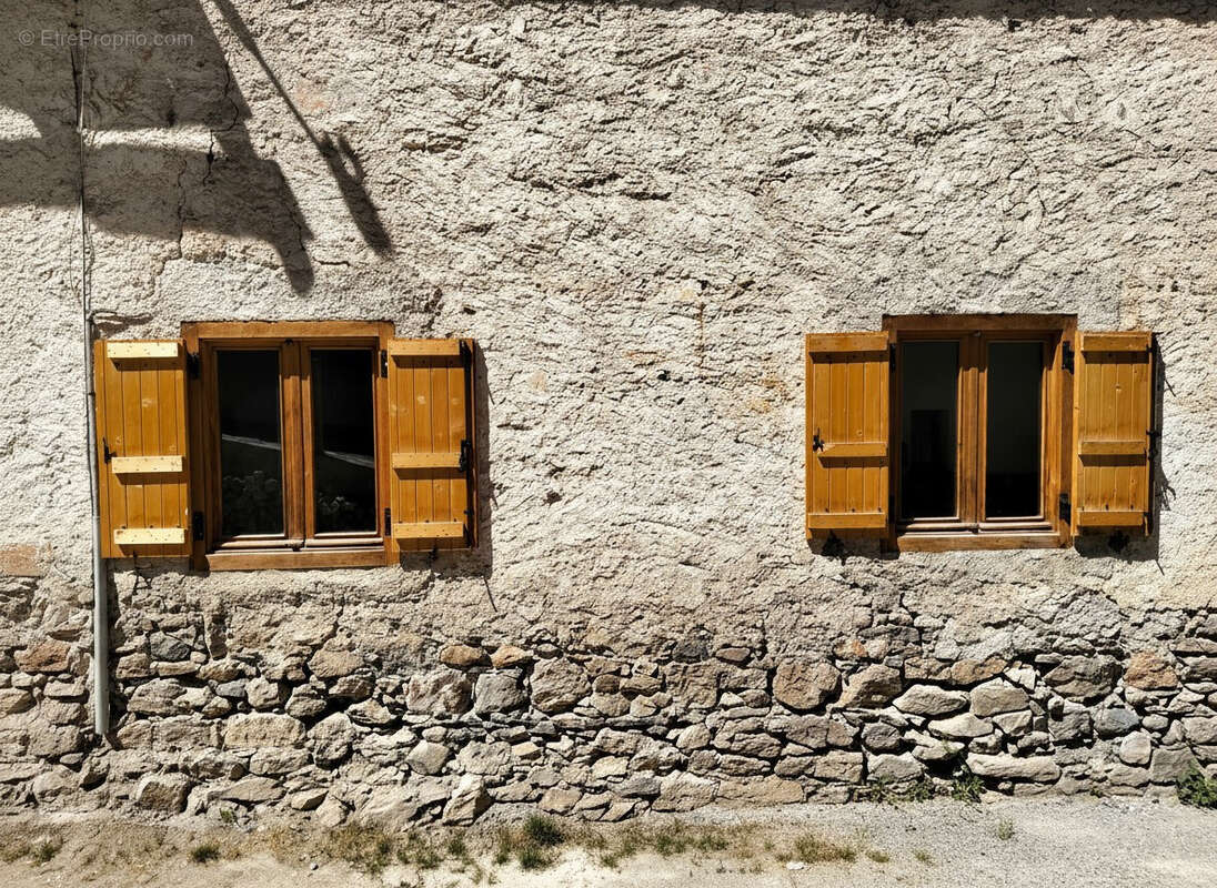 VAL-DES-PRÉS – Appartement T2 rénové de 32 m² - photo 6