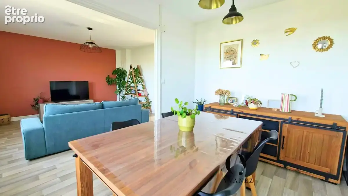 Appartement grand Type 3 rénové de 71 m2, traversant et lumineux, vue dégagée, situé quartier Sainte-Thérèse à - photo 3