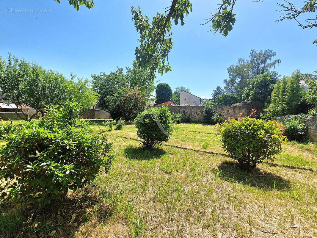Maison à CHATEAUNEUF-SUR-SARTHE