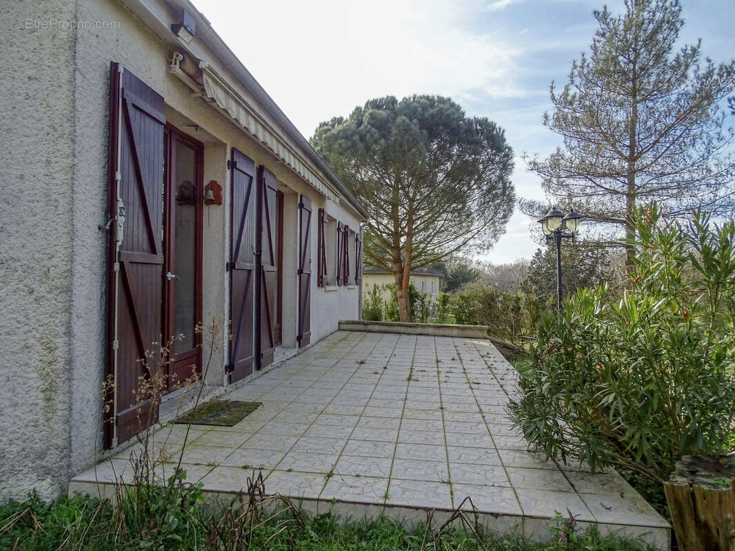 Maison à LA CHAPELLE-MONTMARTIN