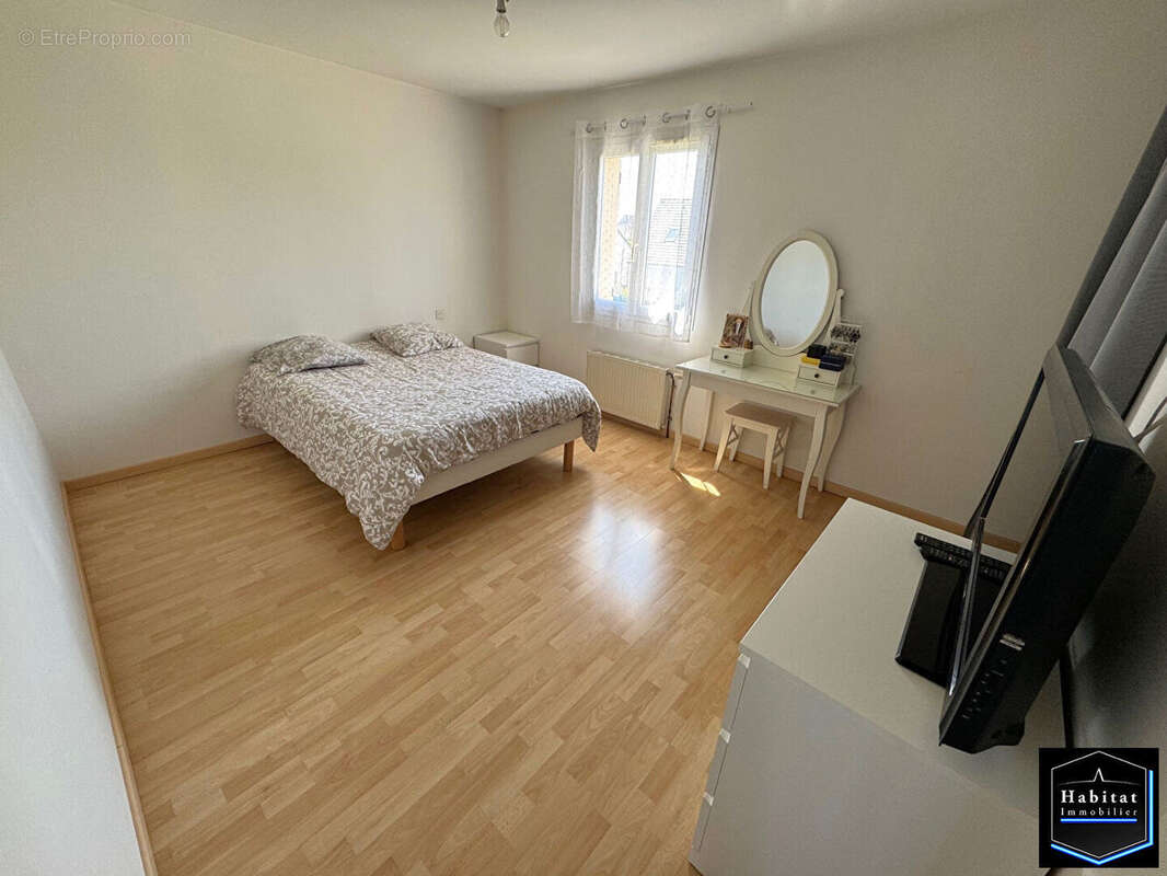 Maison à PEROY-LES-GOMBRIES