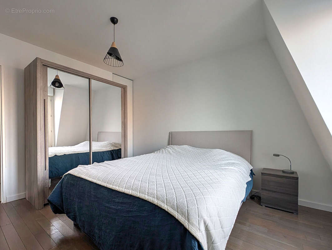 Appartement à LA GARENNE-COLOMBES