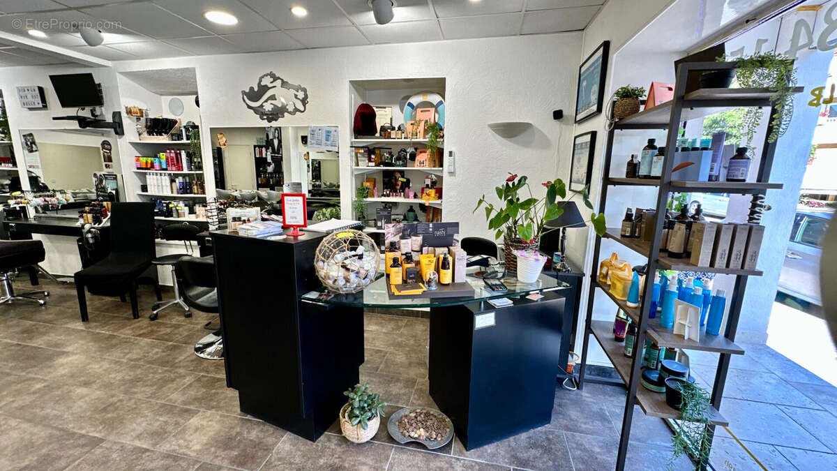 Commerce à CARQUEIRANNE