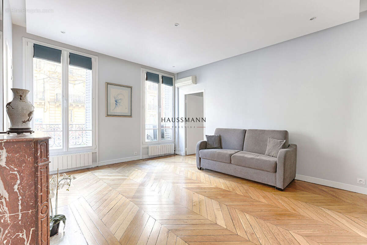 Appartement à PARIS-3E