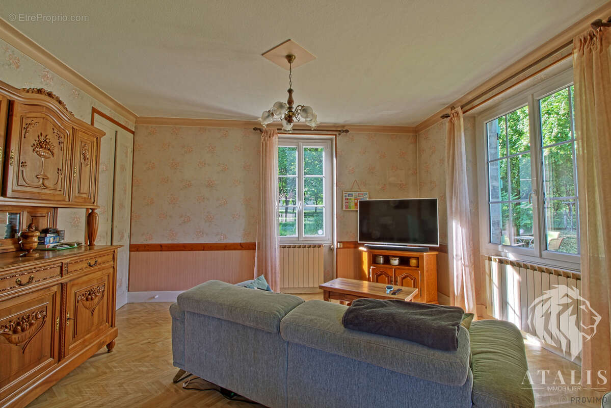 Maison en pierres avec dépendances - photo 12