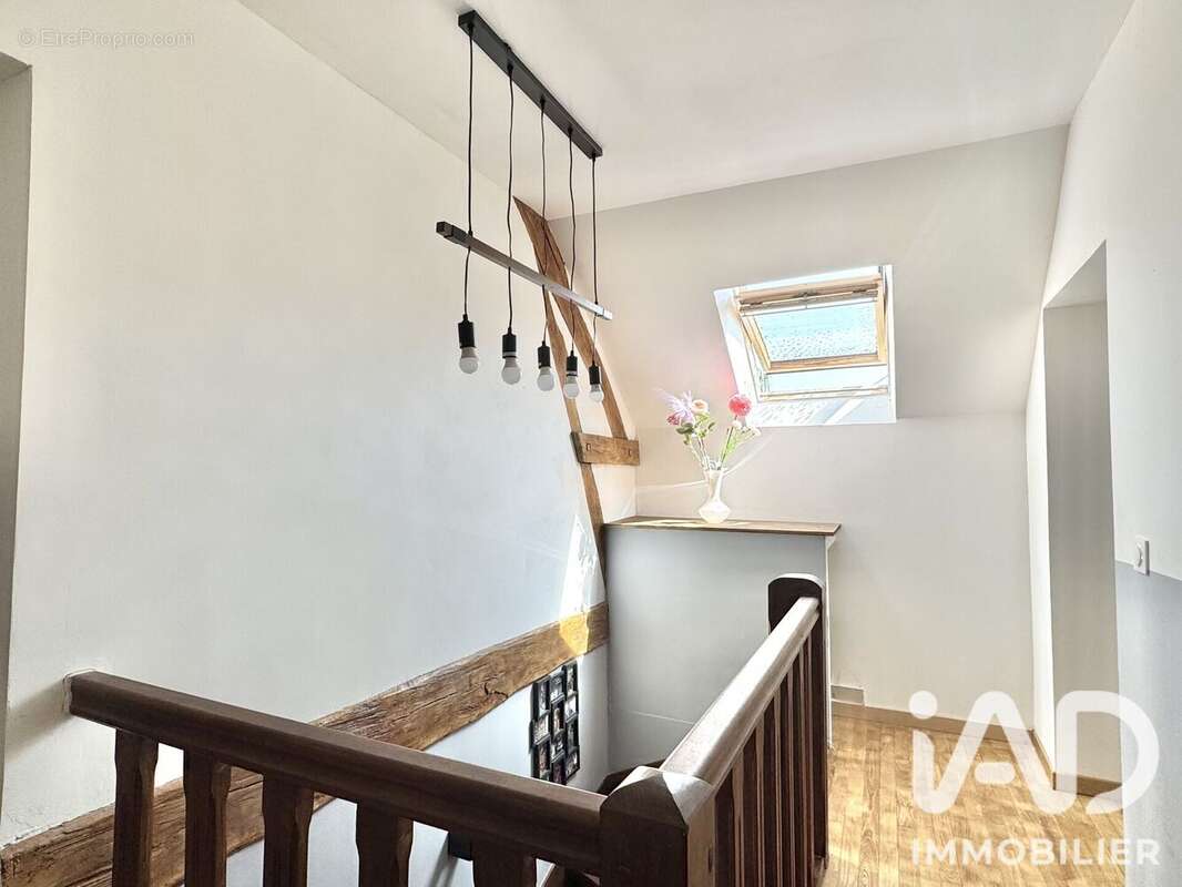 Maison 270 m² à Poligny  - photo 7