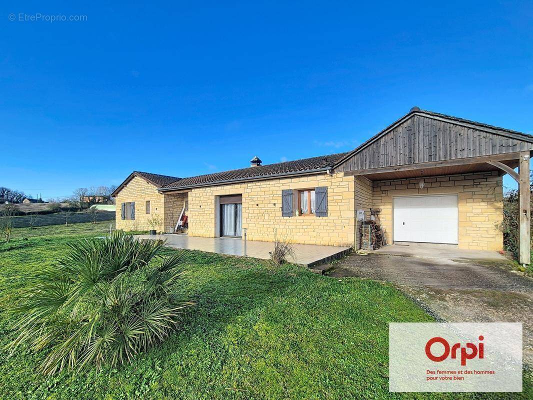 Maison à SAINT-GENIES