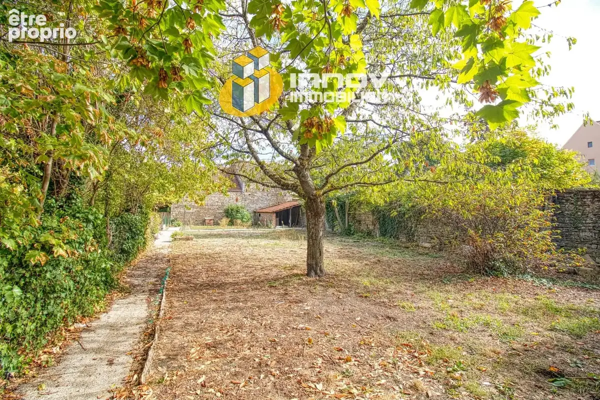 Maison de ville + dépendances - photo 4