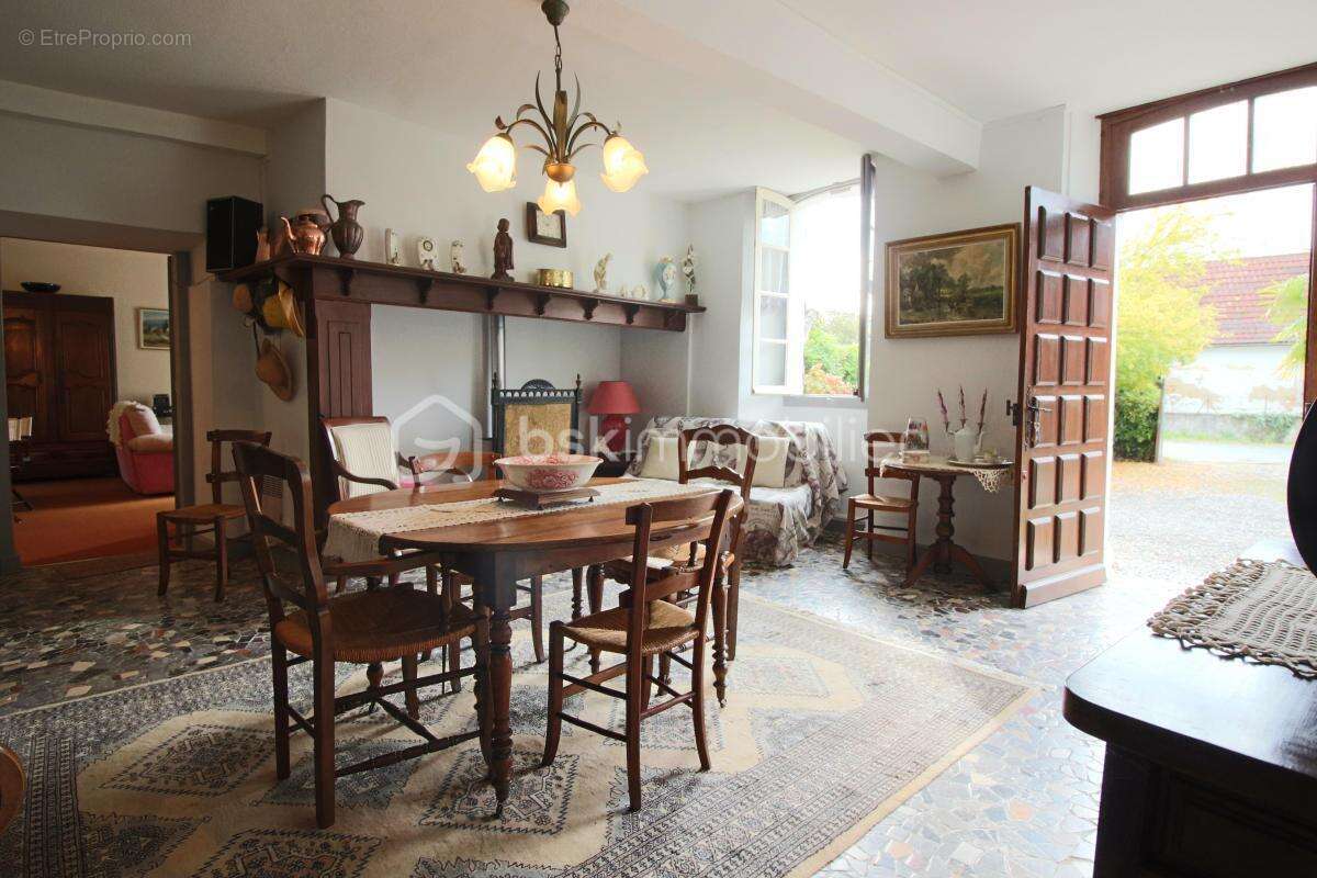 Maison à SERRES-CASTET