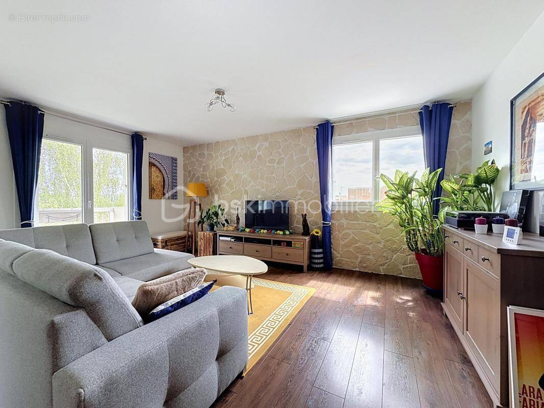 Appartement à EZANVILLE