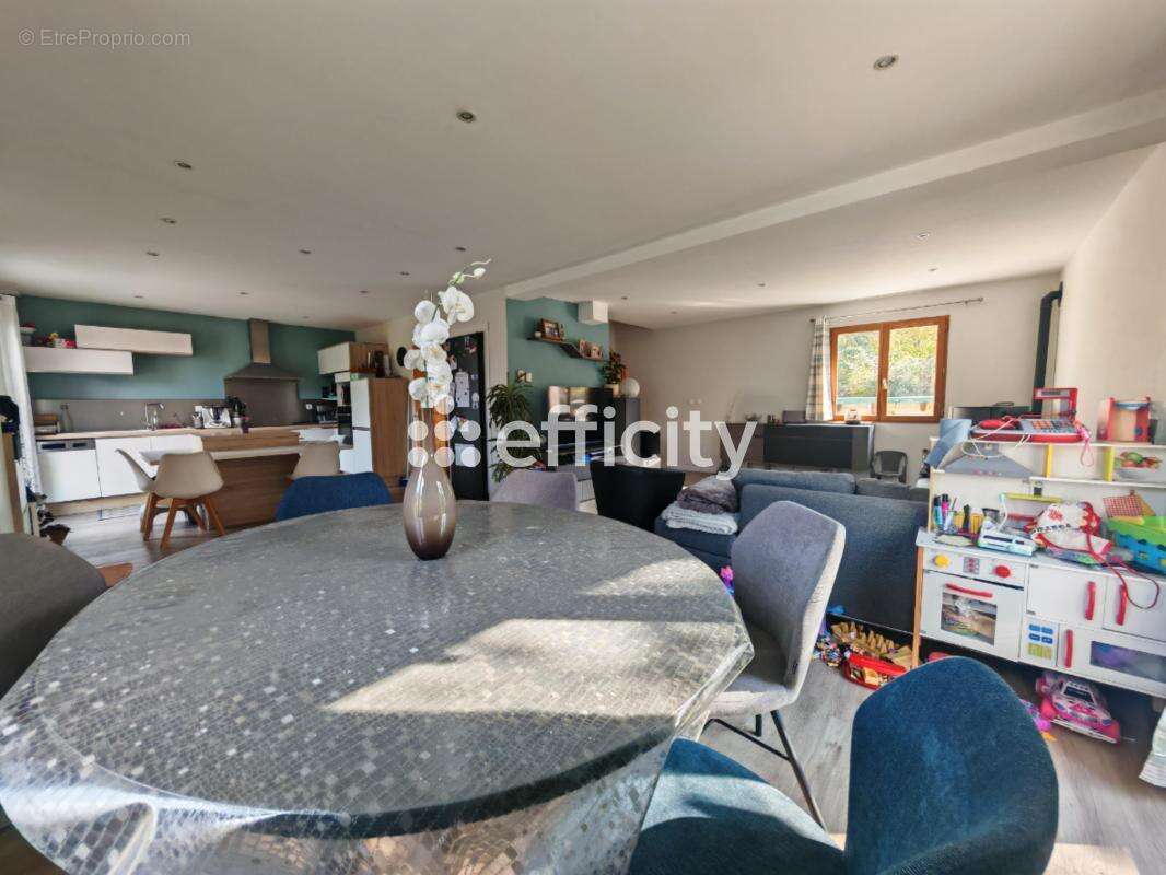 Maison à SAINT-GEOIRE-EN-VALDAINE