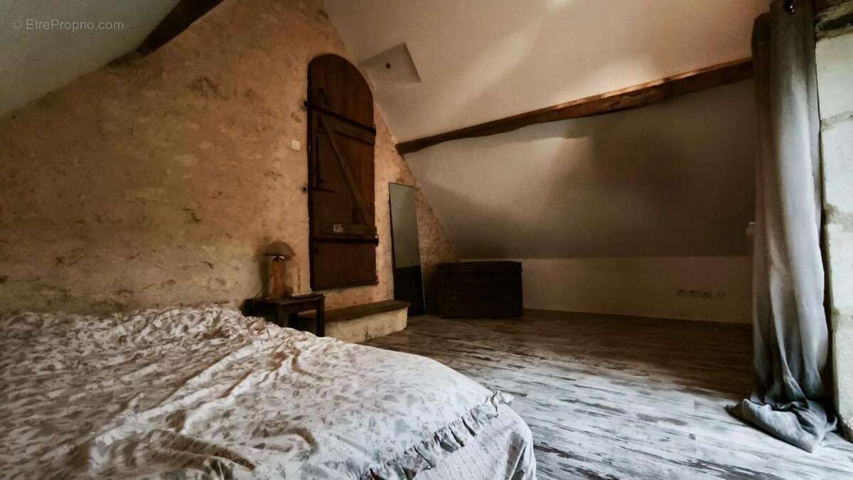 Maison à MOULINS-SUR-YEVRE