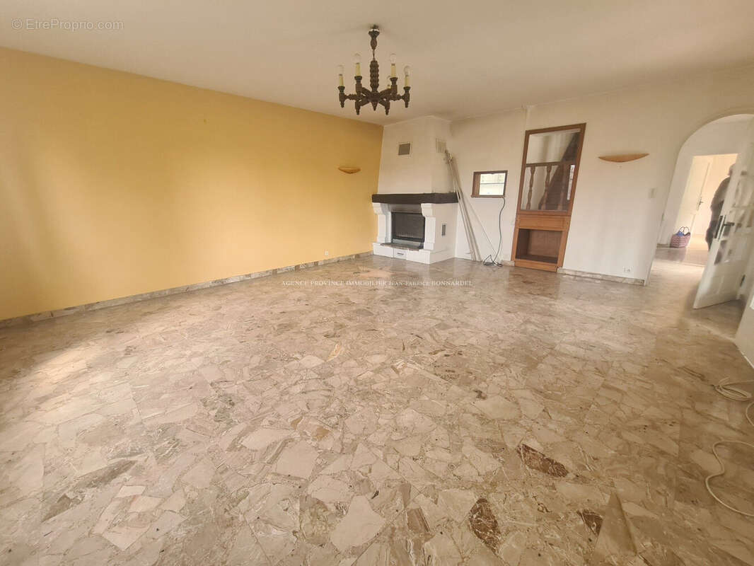 Maison 161 m² à Saint-Pantaleon-Les-Vignes  - photo 9