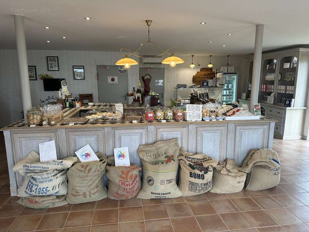 Commerce à MAIZIERES-LA-GRANDE-PAROISSE