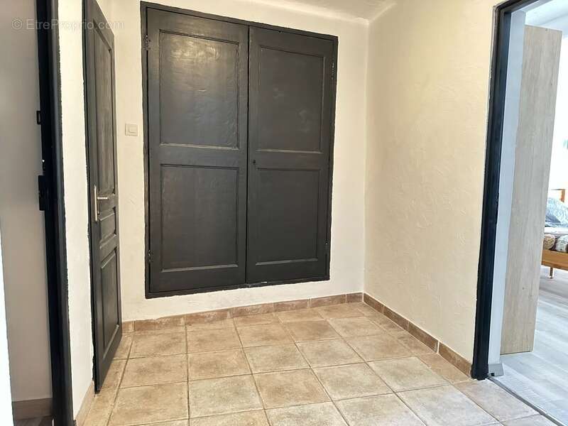 Maison de village, 5 pièces avec cour et garage VINON SUR VERDON (83) - photo 6