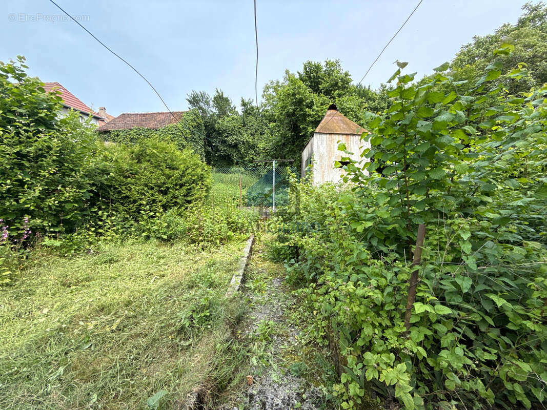 Maison à MONTECHEROUX