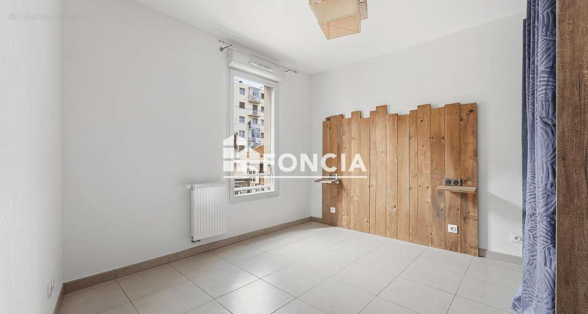 Appartement à SAINT-LAURENT-DU-VAR