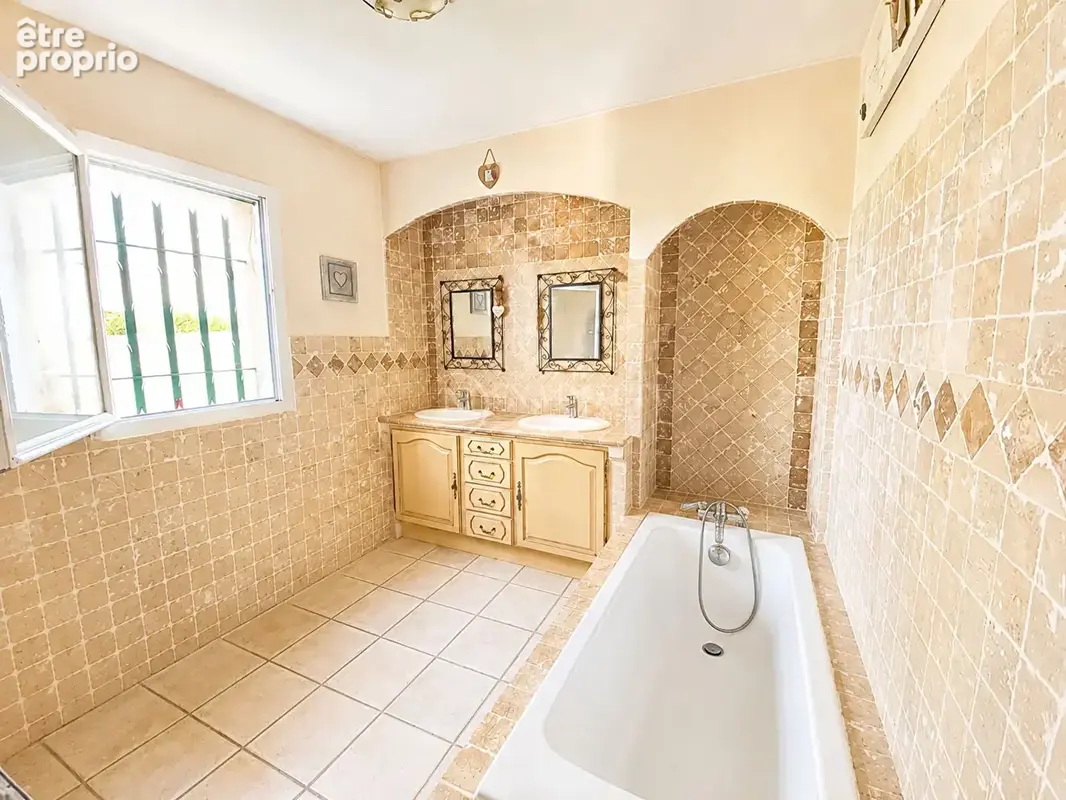 Robion, belle villa individuelle à deux pas des commerces - photo 9