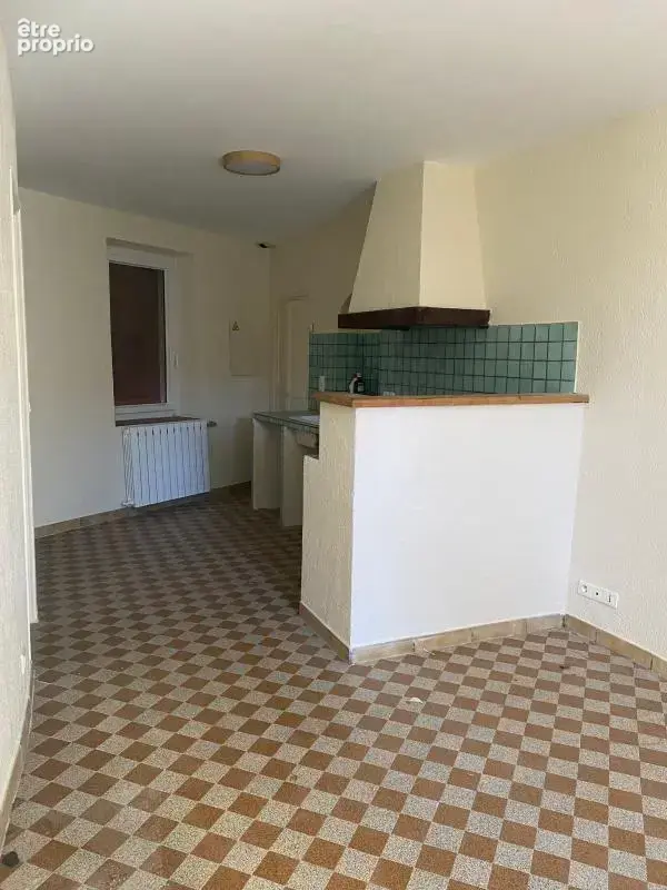 Belle maison Rénovée composée de deux logements , un type 4 et un type 2. Bâtie sur une parcelle de 800 m2 , cette charmante mai - photo 6