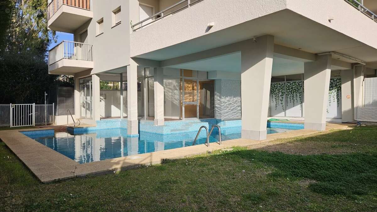 Appartement à SAINT-LAURENT-DU-VAR