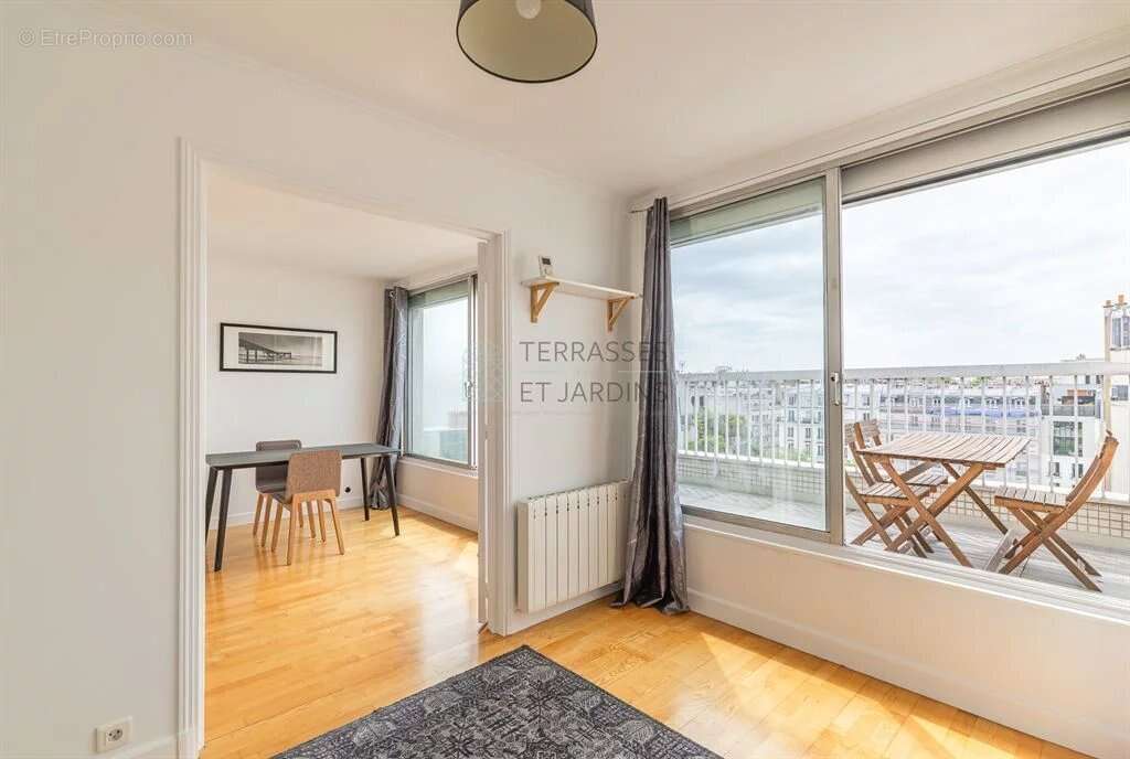 Appartement à PARIS-14E