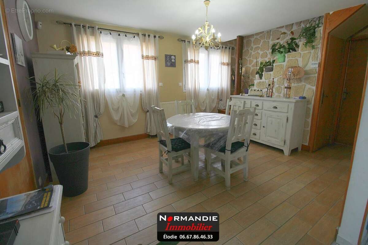 Maison à PETIT-COURONNE